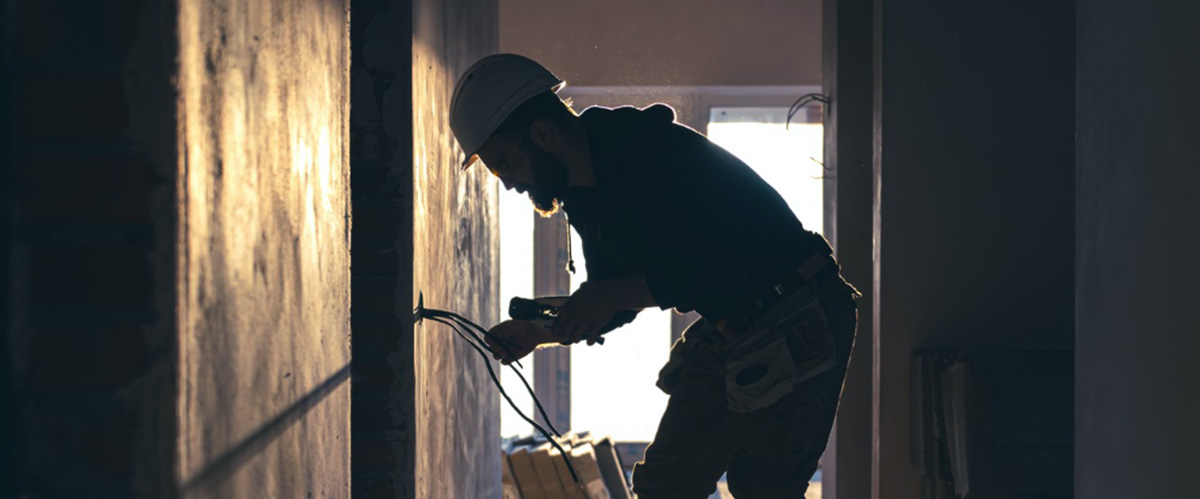 LED-Baustrahler bei der Arbeit