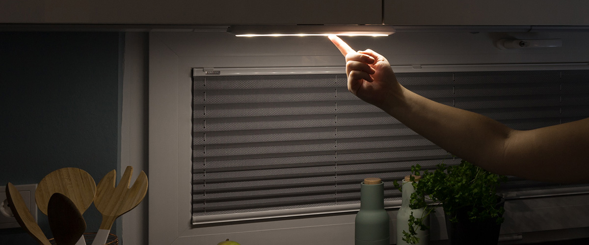 Kabellose LED-Beleuchtung unter dem Küchenschrank