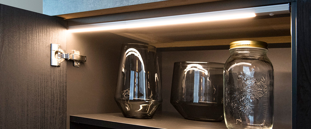 LED-Schrankbeleuchtung in dem Küchenschrank