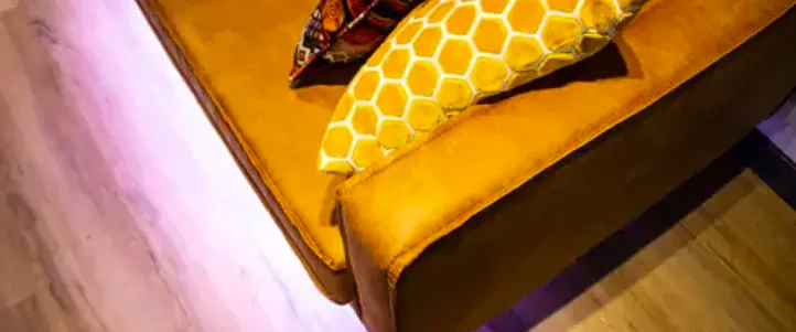 LED-Streifen RGB(W) unter dem Couch