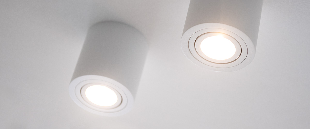 Aufbaustrahler Weiß mit vier GU10-Lampen