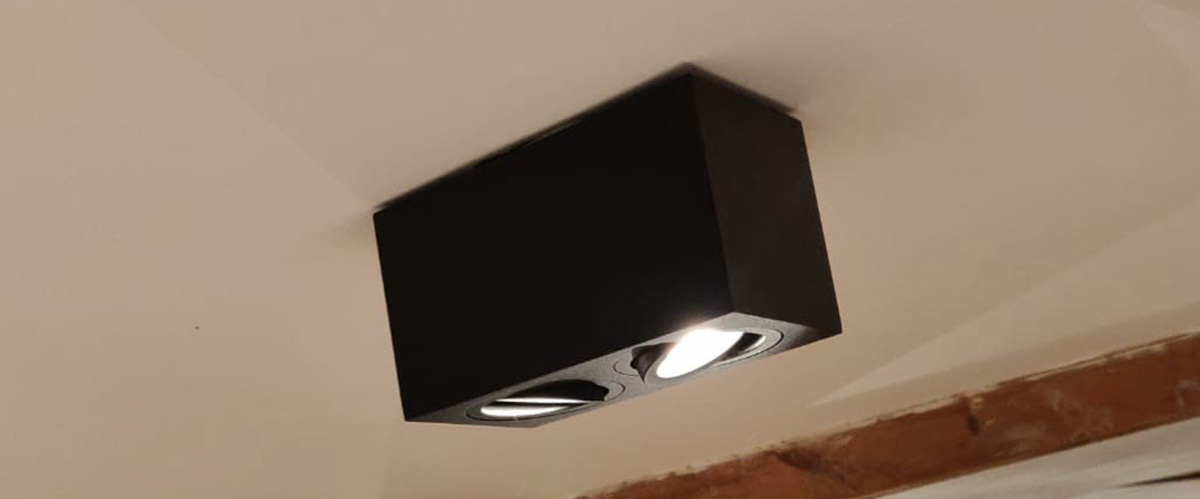 Aufbaustrahler Schwarz mit 2 GU10-Lampen