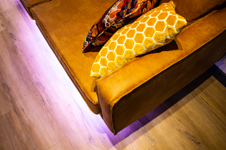LED-Streifen RGB(W) unter dem Couch